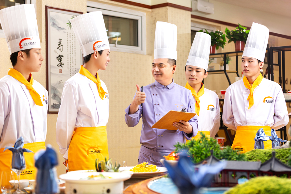 初高中毕业生学厨师的前景怎么样