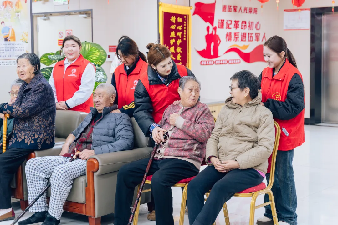 情暖敬老院，爱满雷锋月——新疆新东方烹饪学校志愿服务纪实