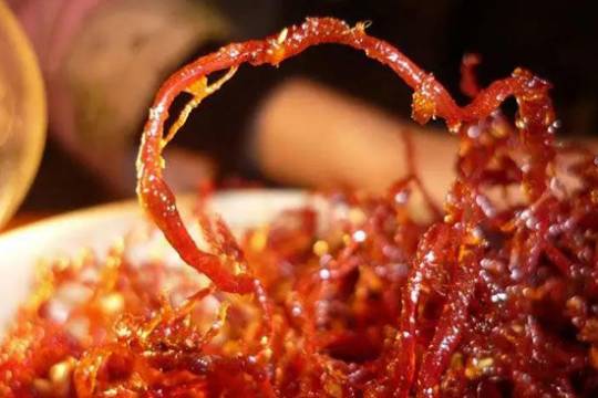 薄如蝉翼的“灯影牛肉”是怎么做的？