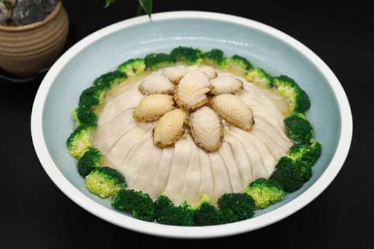 川味晚报：仔鲍菌扣冻豆腐的特点和口味