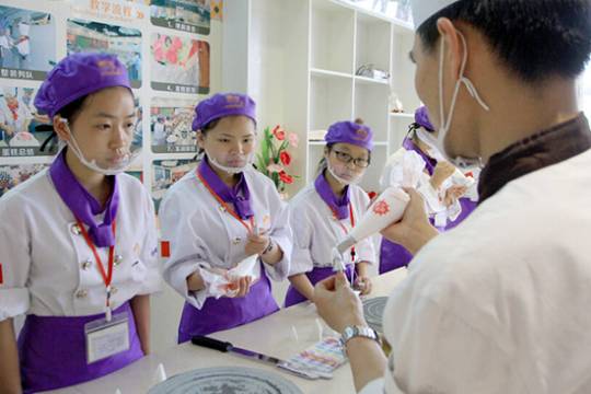 新东方烹饪学校学西点学费贵吗